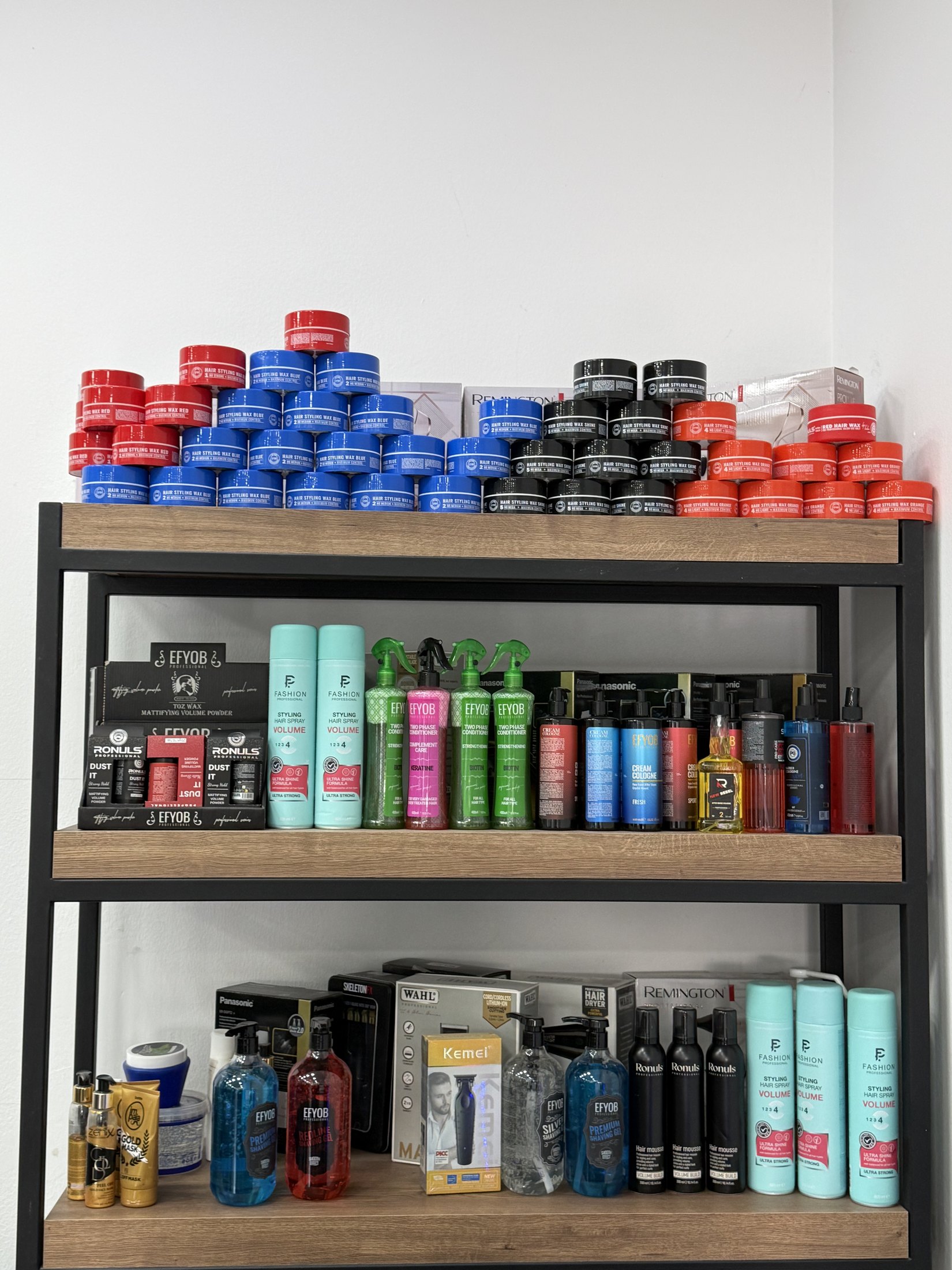 Produktregal im Salon