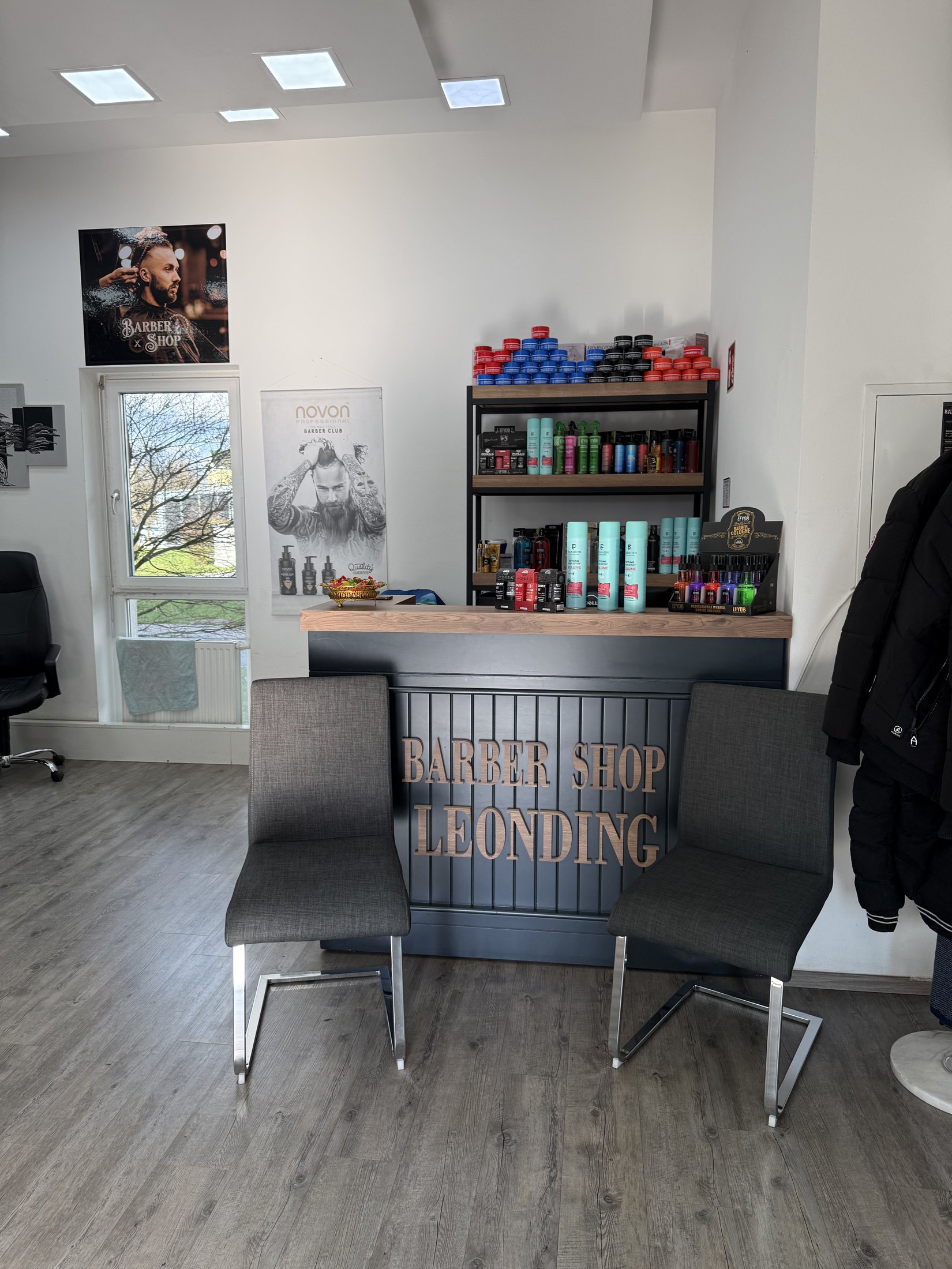 Empfangstheke im Salon